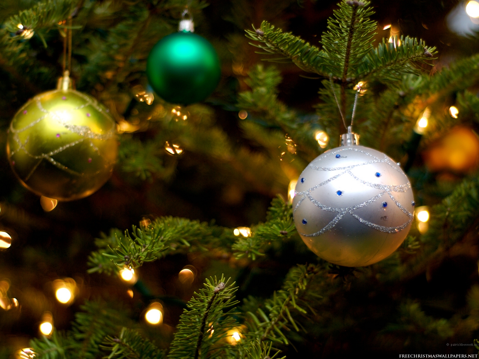 christmas-tree-ornaments-576093.jpg